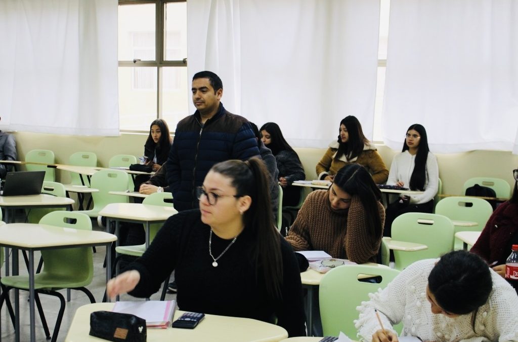 CTA-PACE UDA realiza Taller del uso de la calculadora científica a estudiantes de la sede Vallenar