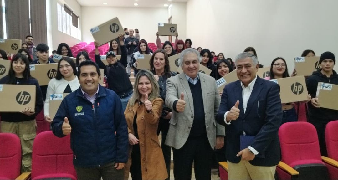 Programa PACE  en alianza con Minera Candelaria donan 37 notebooks a estudiantes que ingresaron a la UDA a través del programa